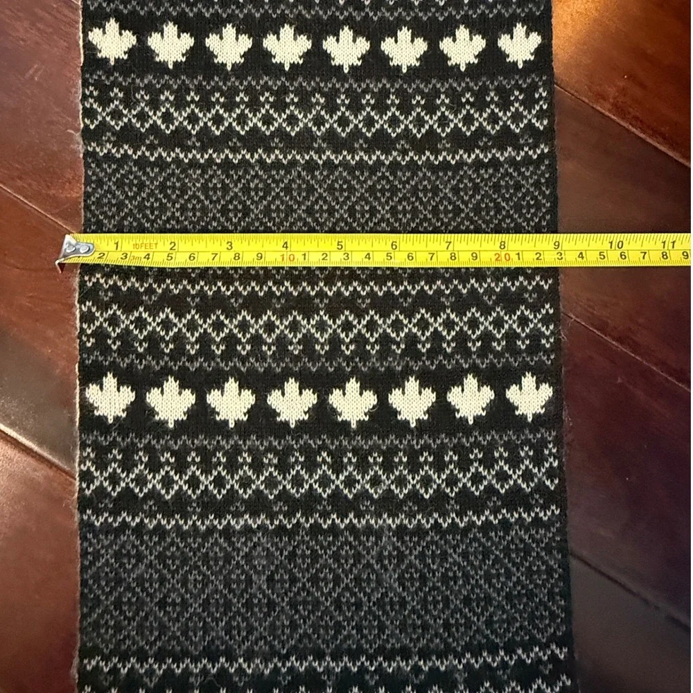 Kootenay Wool Knit Scarf Black White Fair Isle Maple Leaf Tassel‎ Winter Hockey